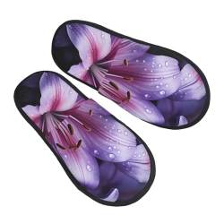 Lila Lilie Blumen Damen Hausschuhe Warme Plüsch Hausschuhe Rutschfeste Schlafzimmer Slipper Slide On House Slipper, Schwarz , Medium Men/ Small Women Wide von HJRT