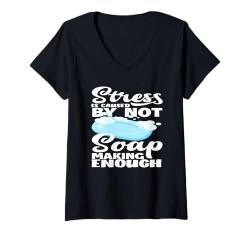 Damen Stress Is Caused By Not Soap Making Enough T-Shirt mit V-Ausschnitt von Handgemachte Naturseife Geschenkideen Seifenmacher