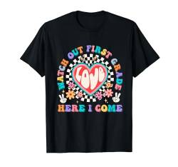 Watch Out First Grade Here I Come 1st Back To School Groovy T-Shirt von Happy First Day Of School 1st Grade Boys Girls Kid
