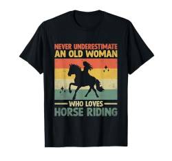 Unterschätzen Sie niemals eine alte Frau, die Reiten liebt T-Shirt von Horse Riding Horses Horseback Gifts