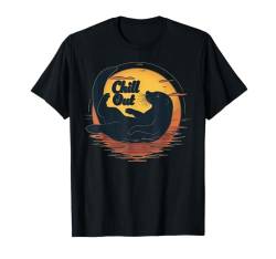 Otter Chillout Entspannender Seeotter bei Sonnenuntergang, Meerestierliebhaber T-Shirt von IQTEE