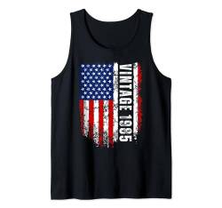 Vintage Born 1985 Geburtstagsgeschenke mit alter amerikanischer Flagge Tank Top von Im not Old Im A classic Vintage Birthday USA Flag