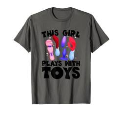 This Girl Plays With Toys Raunchy Humor Women's Peinlich T-Shirt von Inappropriate Humor Co.