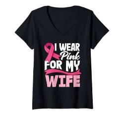 Damen I Wear Pink For My Wife Brustkrebs-Bewusstsein T-Shirt mit V-Ausschnitt von Inspirational Breast Cancer Awareness Gifts Co.