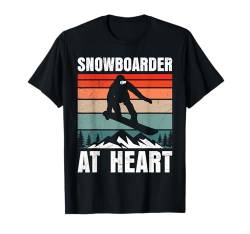 Snowboarden SNOWBOARDER AT HEART Lustiges Kinder T-Shirt von Jungs Snowboard Geschenk Snowboarder Shirt Jungen