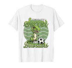 Dieser Junge liebt Fußball und Dinosaurier, die Fußball spielen T-Shirt von Kids Soccer Dinosaurs Designs for Boys