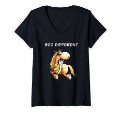 Damen Bee Different Pferd als Biene I Be Different Spruch I Fun T-Shirt mit V-Ausschnitt von MODARTIS - Pferde Cartoon T-Shirts & Geschenke