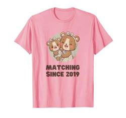 Lustig passend seit 2019 Mama Baby Bär Eltern & Baby Twinning T-Shirt von Matching Parent Baby Mama & Mini Look Pink