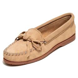 Minnetonka Damen-Slipper zum Binden – Mokassins für Damen, klassische Leder-Loafer-Silhouette, gepolstertes Fußbett, Taupe, 42 EU von Minnetonka