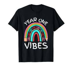 Year One Vibes Bleistift Regenbogen – Schulanfang – Jungen Mädchen T-Shirt von Mocking Merch