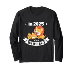 First Time Mom In 2025 We Will Be 3 Schwangerschaftsankündigung Langarmshirt von Mom First time humorous Pregnant announcing 2025