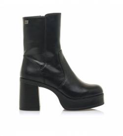 Mustang für Damen. 53562 Sixties Stiefelette schwarz -Absatzhöhe 8cm (40), 5 bis 8 cm, Reißverschluss, Lässig von Mustang