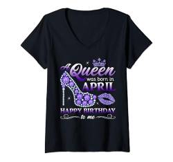 Damen April Birthday A Queen was born in April Ladies Women Girls T-Shirt mit V-Ausschnitt von Myassil