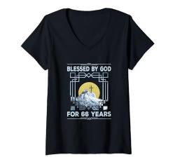Damen Gesegnet von Gott für 66 Jahre, religiöses Kreuz, 66. Geburtstag T-Shirt mit V-Ausschnitt von OMG Its My Birthday Happy Birthday Shirts