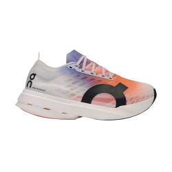 On CLOUDBOOM STRIKE Damen Laufschuhe White | Flame Gr. 40 von ON Running