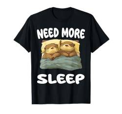 Niedlicher Otter Need More Sleep Pyjama Nachthemd T-Shirt von Otter Pajamas & Nightgown .Co