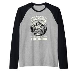 Was in der Hütte passiert, bleibt in der Kabine — Familienurlaub Raglan von Outdoor Vacation Cabin Apparel For Women Men