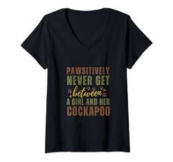 Damen Cockapoo Lustiges Geschenk für Hundeliebhaber T-Shirt mit V-Ausschnitt von Pawsitively Never Get Between A Girl & Her Dog