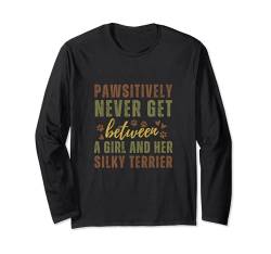 Lustiges Geschenk für Hundeliebhaber, seidiger Terrier Langarmshirt von Pawsitively Never Get Between A Girl & Her Dog