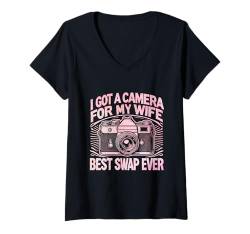 Damen Ich habe eine Kamera für meine Frau bekommen. Der beste Swap-Fotograf aller Zeiten T-Shirt mit V-Ausschnitt von Photography Camera Photographer Gifts