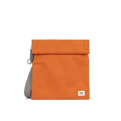 ROKA London Stratford Kleine Umhängetasche aus recyceltem Nylon, burnt orange, s von ROKA London