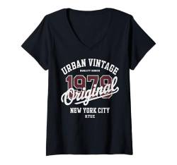 Damen Hip Hop Y2K Vintage Logo Hipster Urban Streetwear College T-Shirt mit V-Ausschnitt von RTUZ