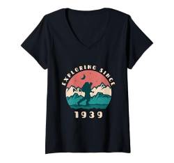 Damen Seit 1939 auf Entdeckungsreise - Liebhaber von Wandern T-Shirt mit V-Ausschnitt von Retro Hiking Apparel Birthday Gifts