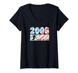 Damen 2006 Geburtsjahr Limited Edition 80er Jahre Stil Skifahren Geburtstag T-Shirt mit V-Ausschnitt von Retro Style Ski Themed Birthday Party Supplies