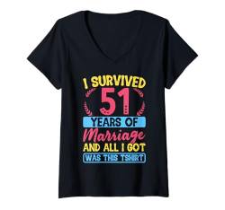 Damen 51 Years Of Marriage! 51. Hochzeitstag T-Shirt mit V-Ausschnitt von Romantic Wedding Anniversary & Wedding Day Design