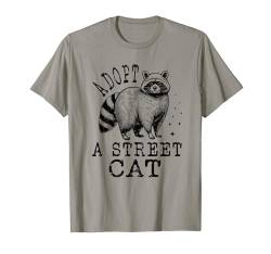 Lustiger Waschbär, Adopt A Street Cat sarkastische Zitate Lustig T-Shirt von SARCASM NATION