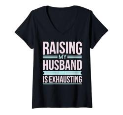 Damen Meinen Mann großzuziehen ist anstrengend Lustiger Ehepartner Sarkastisch T-Shirt mit V-Ausschnitt von Sarcastic Wife Funny Graphic Tee