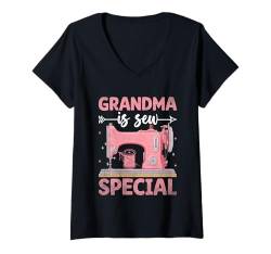 Damen Grandma Is Sew Special Seamress Sewing Stitching T-Shirt mit V-Ausschnitt von Sew Sewing Seamstress Gifts