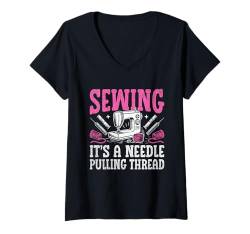 Damen Sewing It's A Needle Pulling Thread Seamress Sew Stitching T-Shirt mit V-Ausschnitt von Sew Sewing Seamstress Gifts