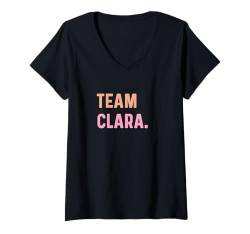 Damen Team Clara - Name T-Shirt mit V-Ausschnitt von Support Your Favorite Team by MJ