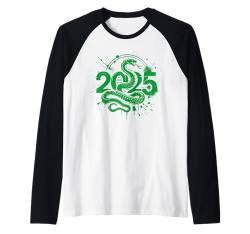 Frohes chinesisches Neujahr - Grünes Schlangensymbol Neujahr 2025 Raglan von Symbol Chinese New Year 2025 Green Snake