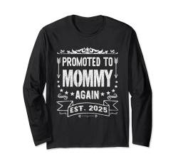 Wiederum zur Mama befördert 2025 Vintage New Mommy Est 2025 Langarmshirt von TimeForTShirt