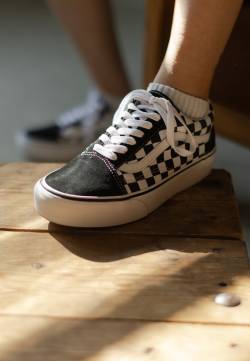 Vans - Old Skool Platform Checkerboard Black/True White - Girl Schuhe - Weiß - EU 40,5 - Textile, Leather/Textile/Gummi von Vans