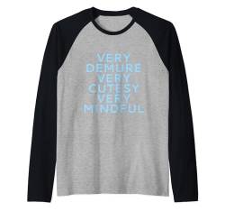 Sehr dezent, sehr niedlich, sehr achtsam Raglan von Very Demure Very Cutesy Very Mindful Funny Sayings