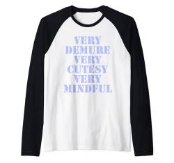 Sehr dezent, sehr niedlich, sehr achtsam Raglan von Very Demure Very Cutesy Very Mindful Funny Sayings