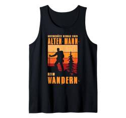 Herren Unterschätze Niemals Einen Alten Mann Beim Wandern Tank Top von Wandern Sprüche Wanderer Wanderoutfits