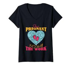 Damen Bald Papa SHE'S PREGNANT BUT I DID ALL THE WORK Lustiges T-Shirt mit V-Ausschnitt von Zukünftiger Papa Geschenk Schwangerschaft Papa